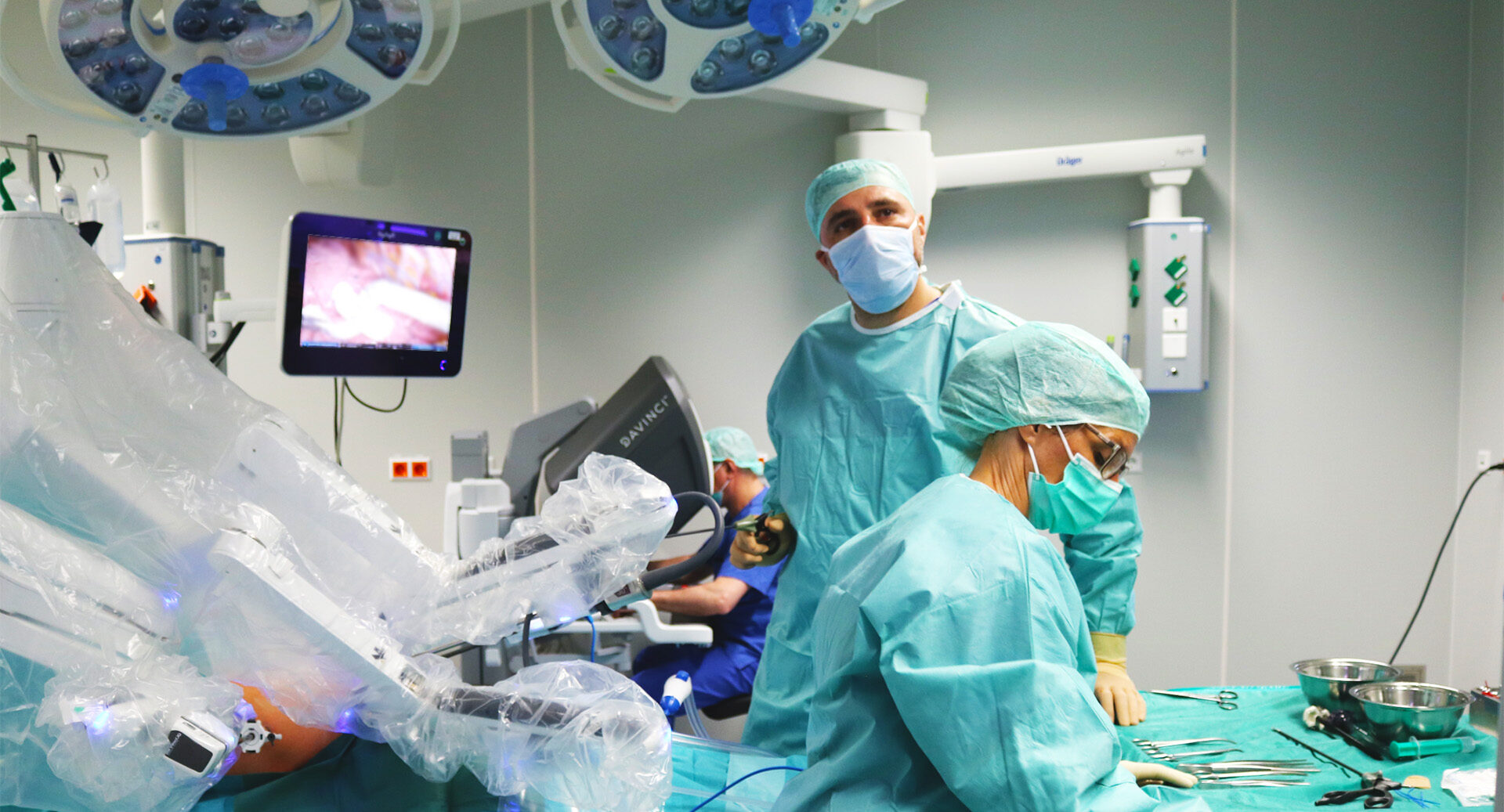 Thoraxchirurgie am Rems-Murr-Klinikum Winnenden - Headerbild mit DaVinci Roboter