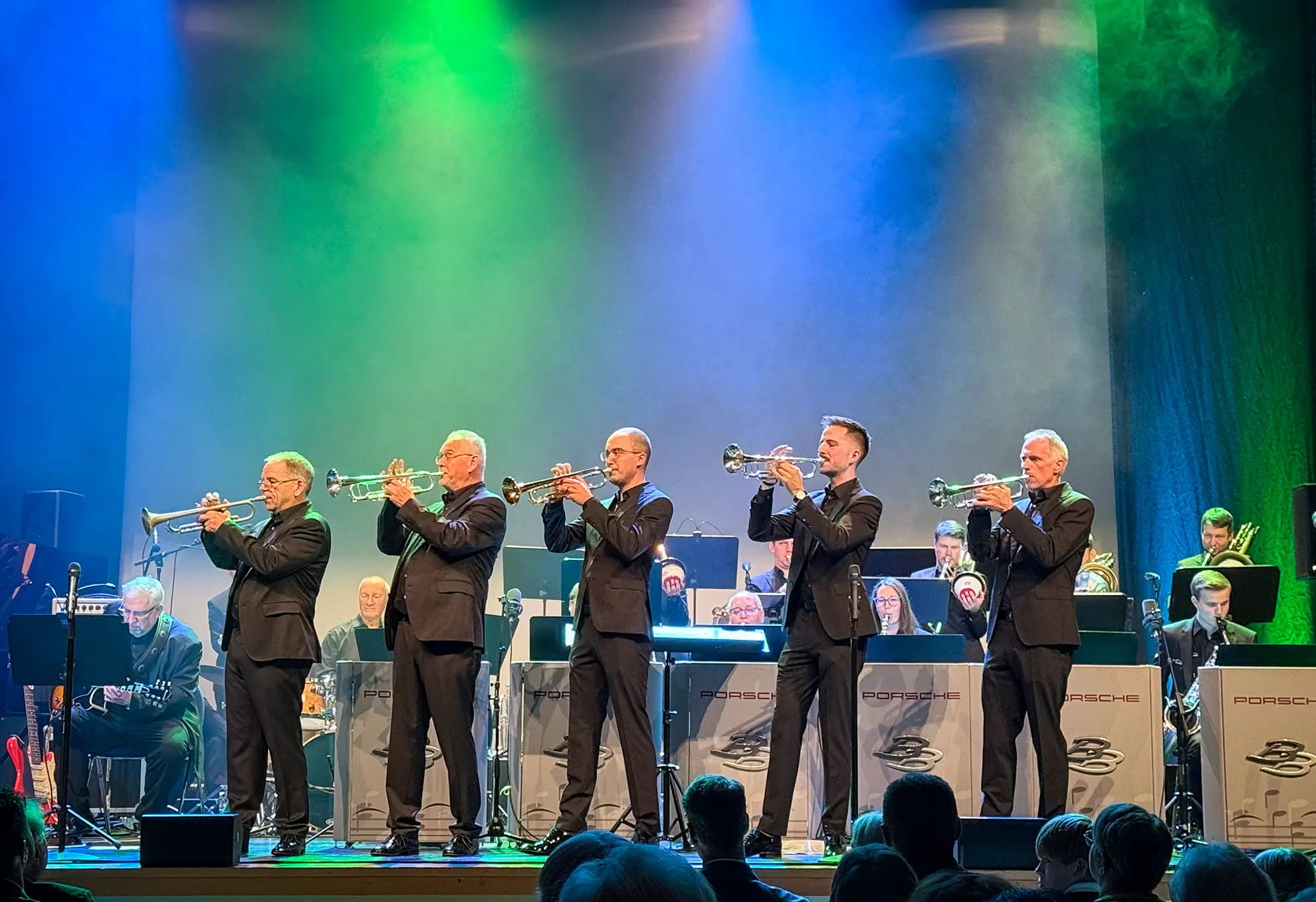 Die Porsche Big Band performt beim Benefizkonzert in Schorndorf