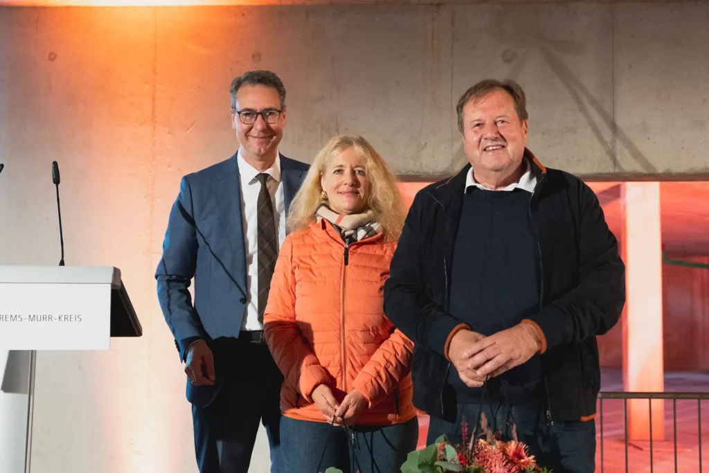 Richtfest in Schorndorf - Vorstand des Verein der Freunde der Rems-Murr-Klinik Schorndorf mit Landrat Dr. Sigel