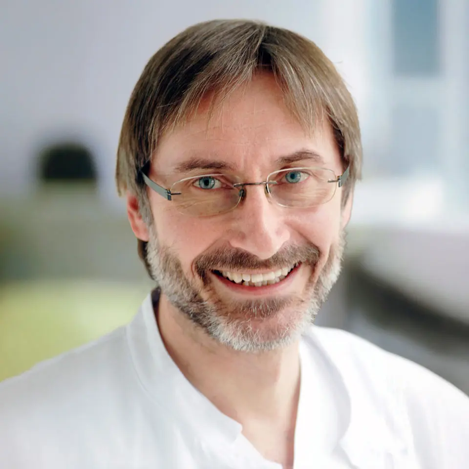 Portraitfoto Dr. Jürgen Nothwang, Chefarzt Unfallchirurgie und Orthopädie Schorndorf