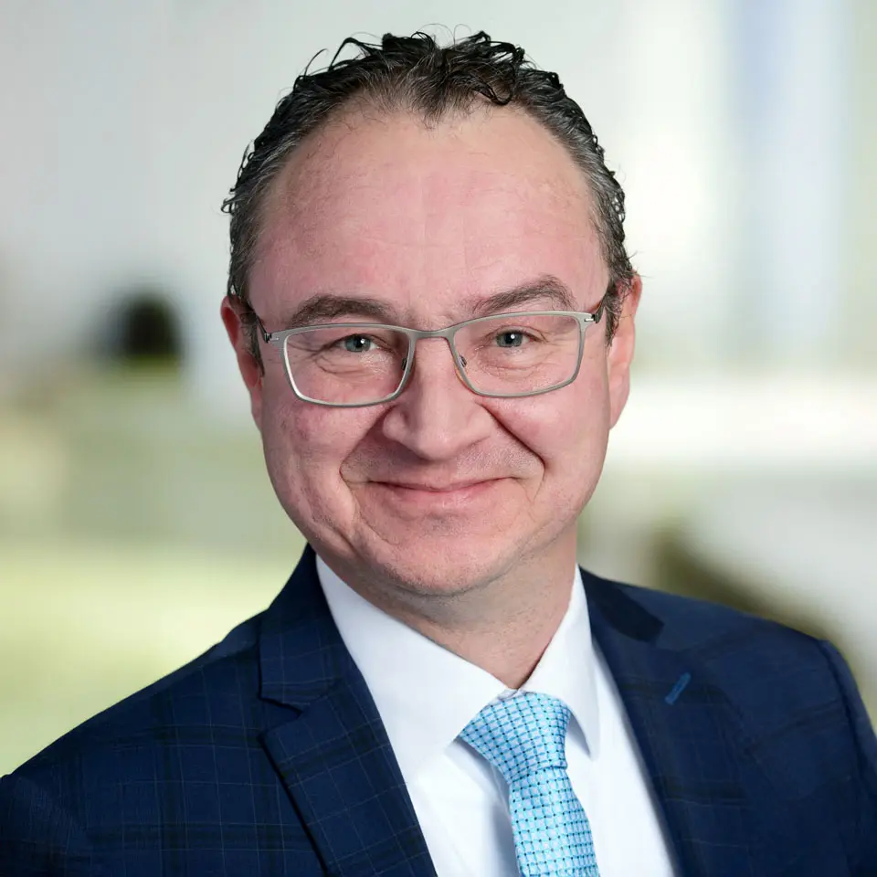 Portraitfoto Dr. Joachim Singer, Chefarzt Unfallchirurgie und Orthopädie Winnenden