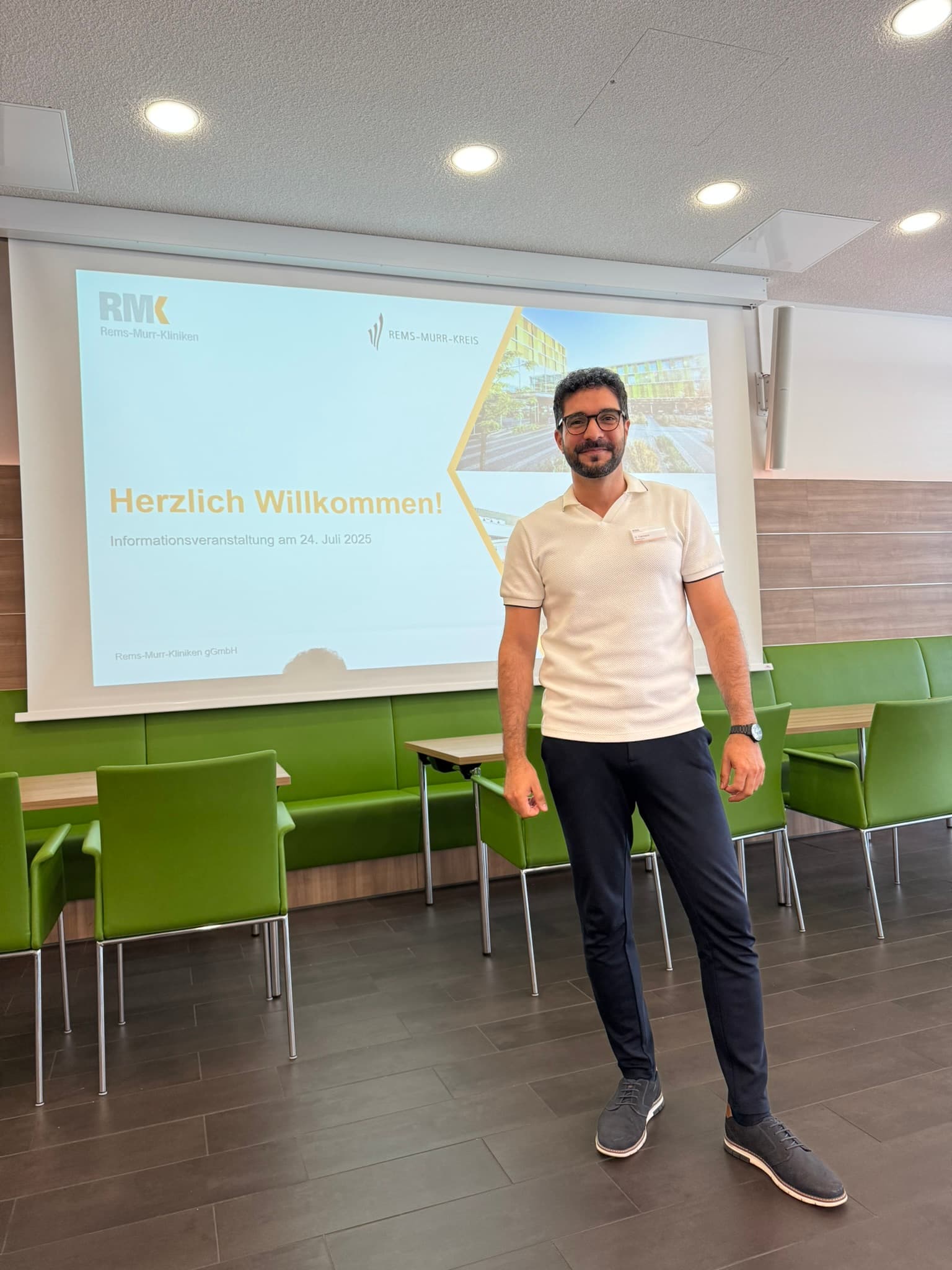 Pflegedirektor G. Cannavo während Info-Veranstaltung Springerpool Pflege in der Caferia Auszeit