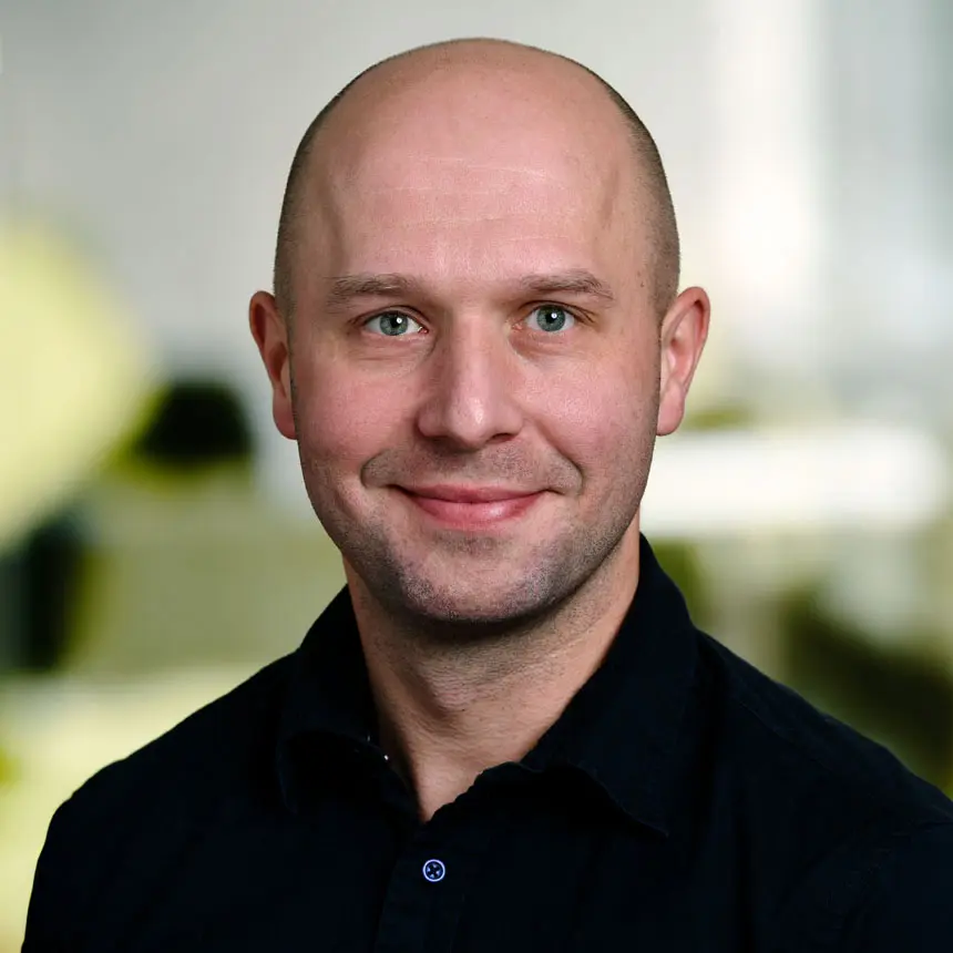 Portraitfoto Adrian Wosnitza, Leitung Therapeutisches Team Schorndorf