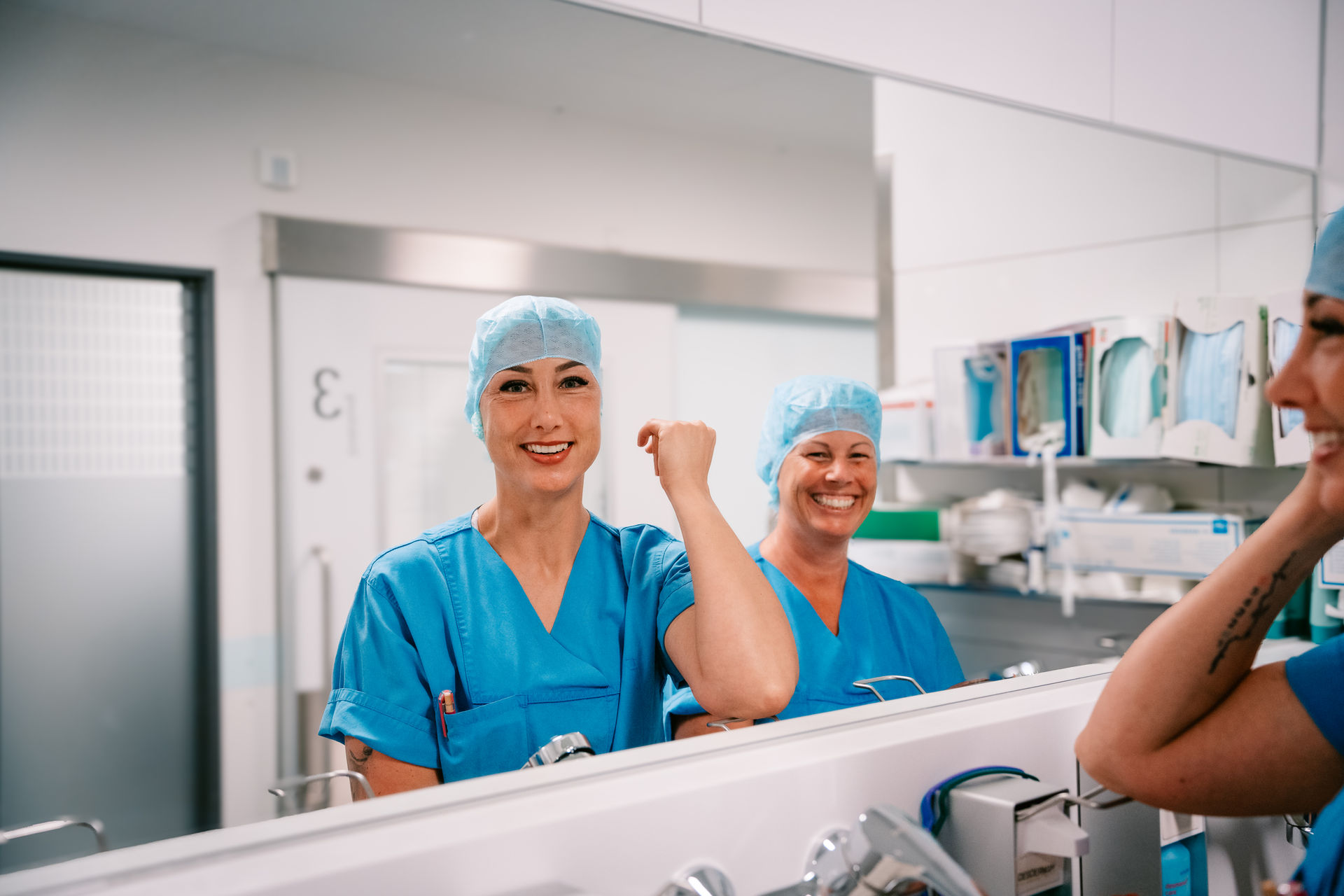 Zwei Kolleginnen im OP Winnenden